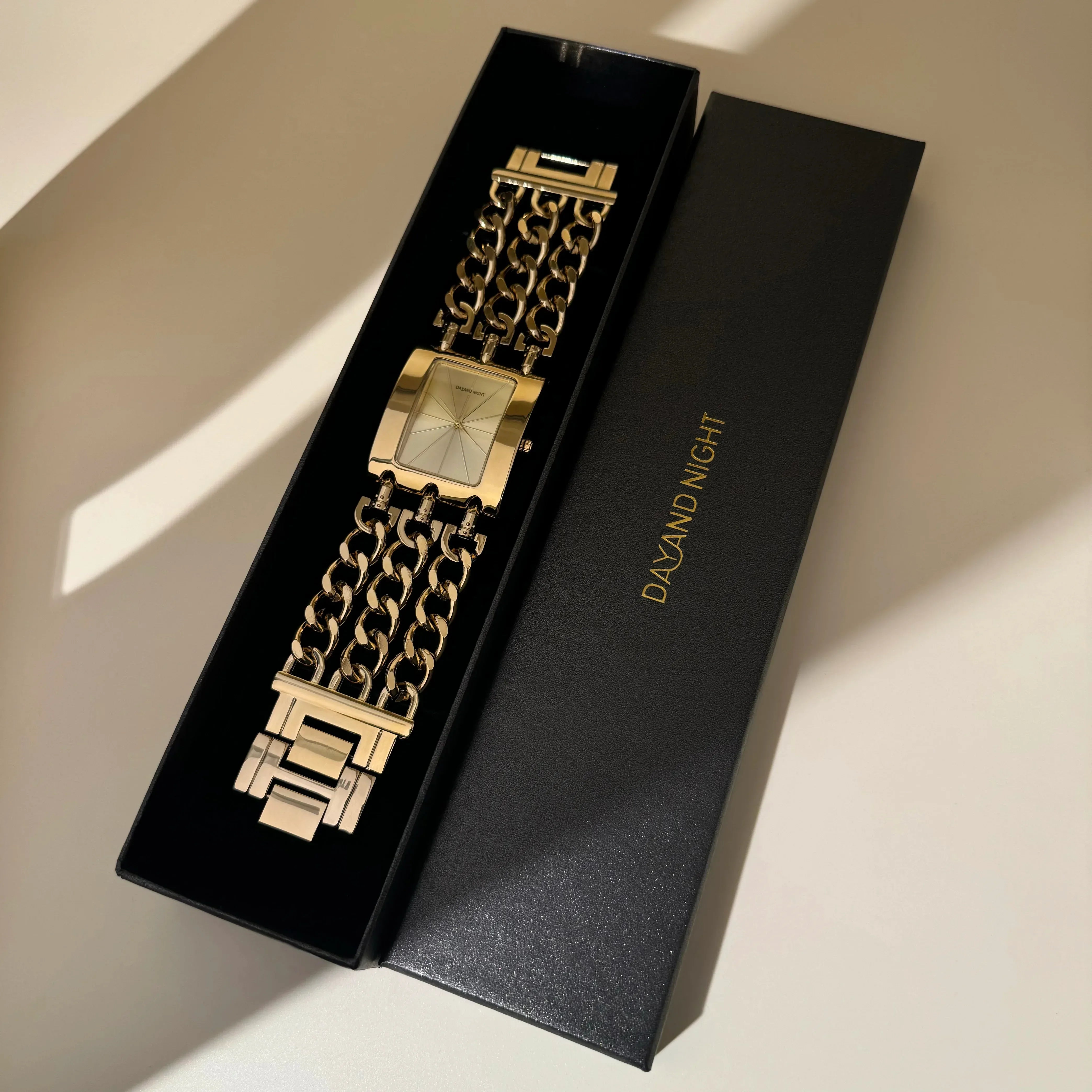 2026 Christmas Bestseller | Luxury Ladies' Bracelet Watch | Iced Out Watch for Women | Holiday Season Hot Item | Caratix - CaratixJewelry